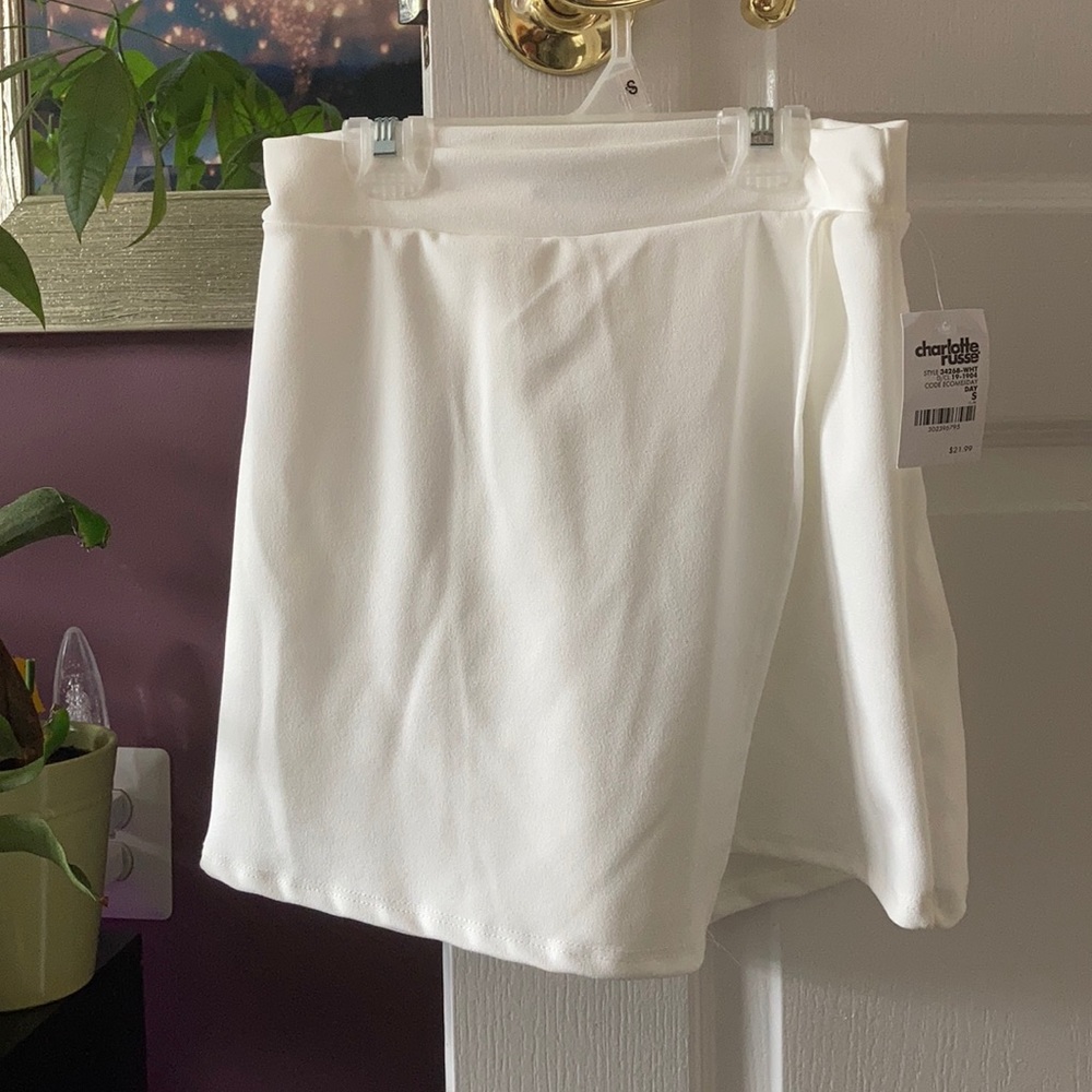 NWT white skort